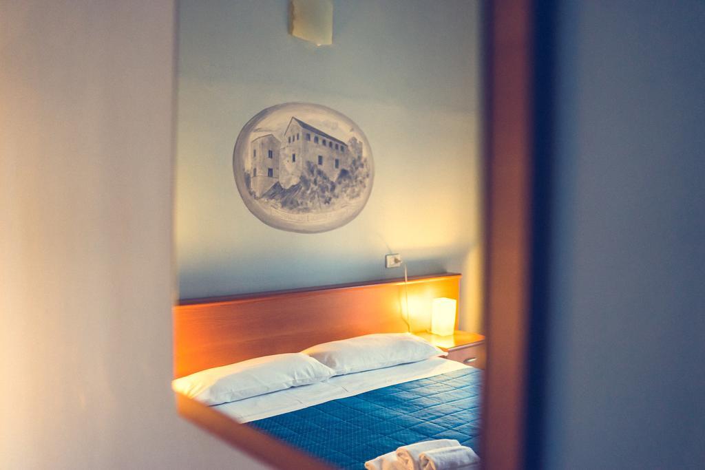 Hotel La Gaietta Millesimo Екстериор снимка