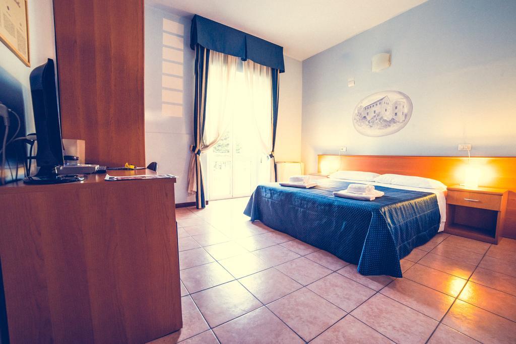Hotel La Gaietta Millesimo Стая снимка